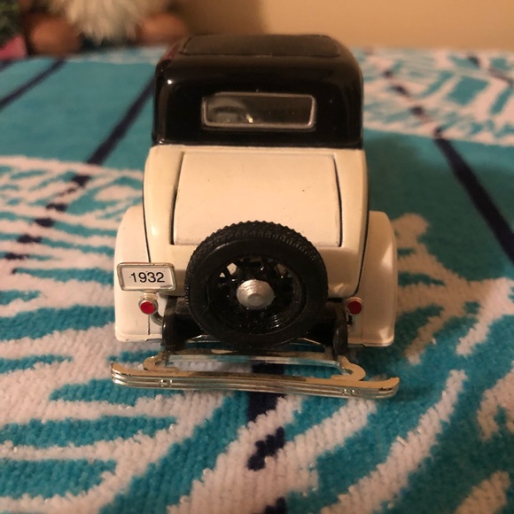 ARKO 1932 Ford Three Window Coupe Diecast 1:32 - Picture 3 of 11